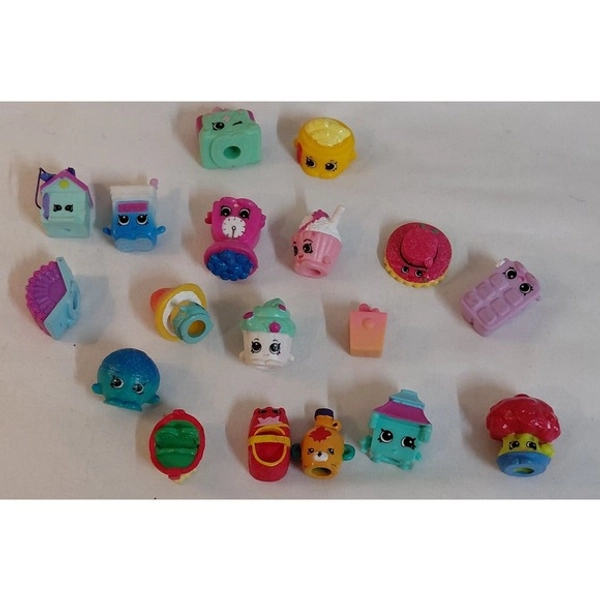 Shopkins Mixed Lot of 18 Mini Figures with Clear Storage Case Moose Toys