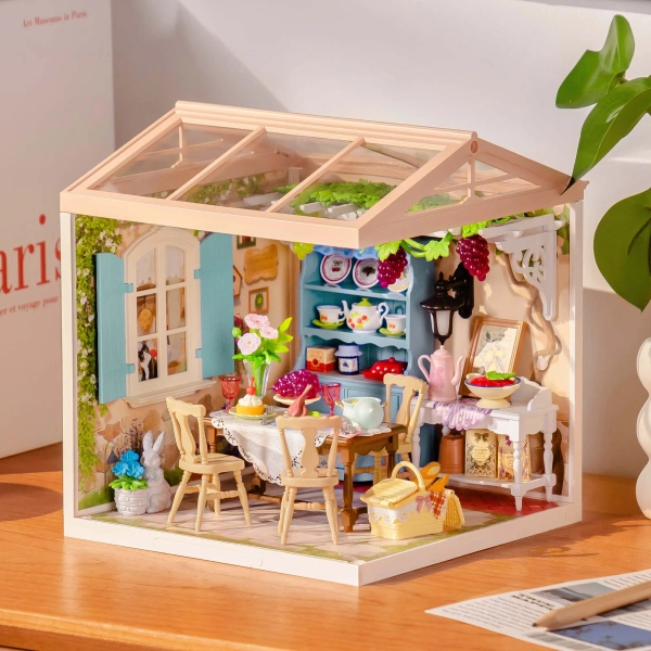 Rolife Midsummer Dream Yard Super Creator Miniature House DW025