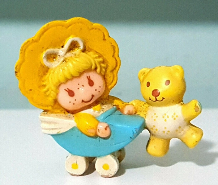 STRAWBERRY SHORTCAKE BUTTER COOKIE FIGURINE! 80S BABY VERSION CHARACTER TOY!