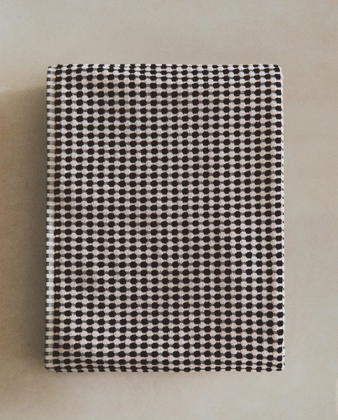 TEXTURED COTTON BATH TOWEL