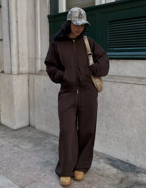 Oversize hooded sweatshirt with zipper