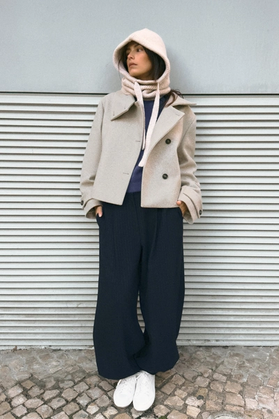 KURZER MANTEL MIT HOHEM KRAGEN - Beige | ZARA Deutschland / Germany