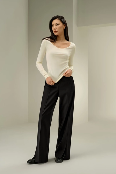 Top slim en pure soie à col rond