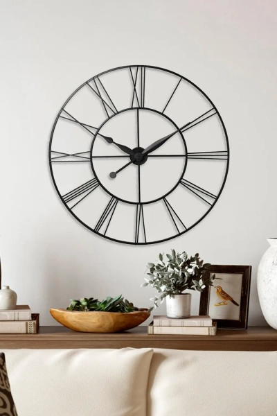 60cm Dia Vintage Cut-Out Roman Numeral  Metal Wall Clock