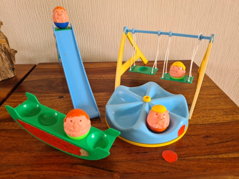 VINTAGE 1970'S AIRFIX PLAYGROUND AND CHILDREN WEEBLES 