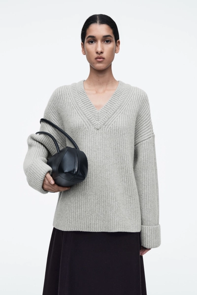 LAYERED V-NECK MERINO WOOL JUMPER