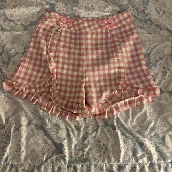 Pink and white shoujo shorts!! Sooo cute but they...