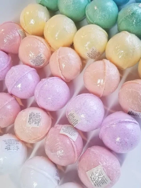 100 small bath bombs, bath fizzies