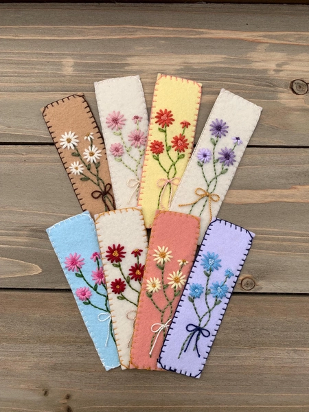 Hand Embroidered Felt Mini Bookmark- Daisy Bouquet- Available In 8 Colors!
