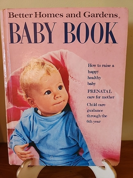 Better Homes and Gardens Baby Book Vtg 1975 Nursery Decor Display