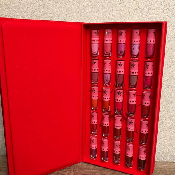 Jeffree Star 24 lipstick set - 12 matte and 12...