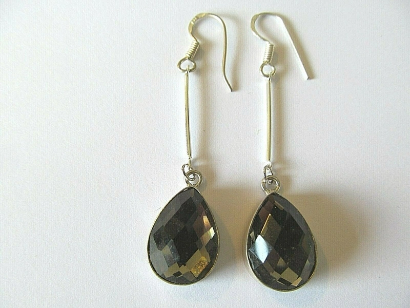 NEW FACETED SMOKEY GRAY CRYSTAL SILVER STEM SILVER PLATED PIERCED EARRINGS