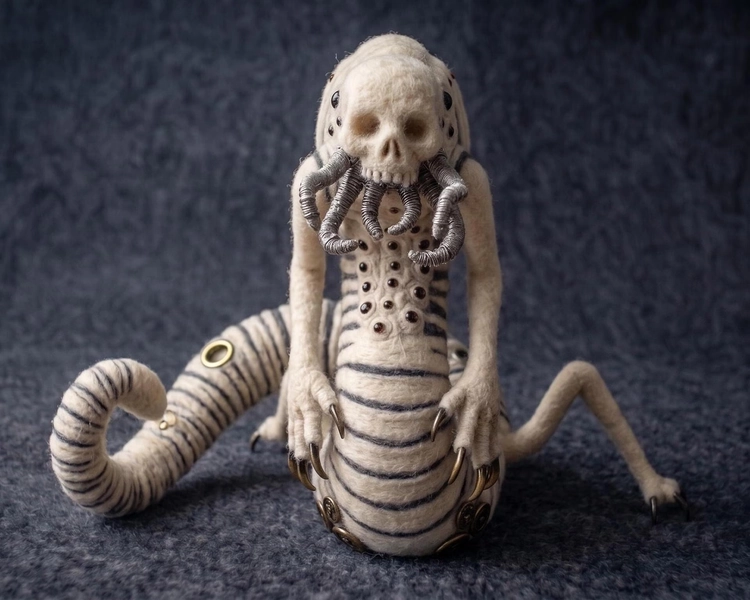 Needle Felted Biomechanical Skull Monster, Alien Worm Entity Art Doll, Macabre Sci-Fi Decor, Creepy Oddity, Gothic Tentacle Figure