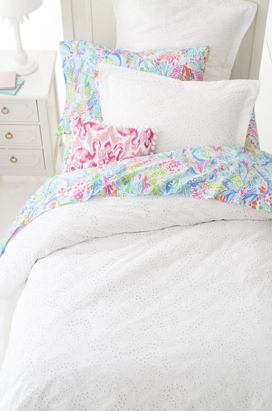 Celebrity Parenting | Dorm room colors, Girls bedroom makeover, Girls bedroom furniture