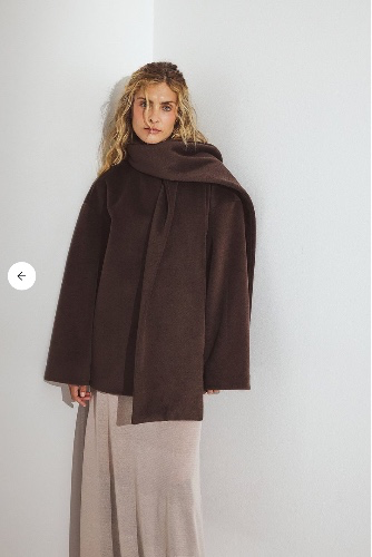 Kort kåpe med skjerfdetaljer Brun