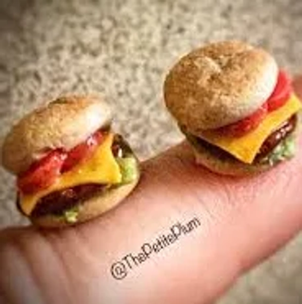 Miniature / Cheeseburger / dollhouse/ miniature food/ miniatures / scale / kawaii / art / handmade/ polymer clay