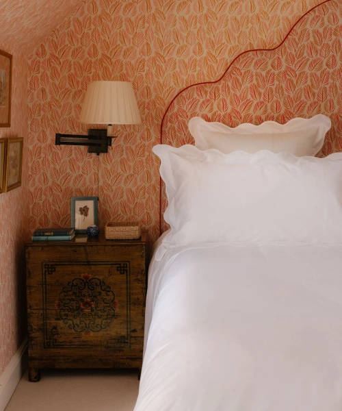 Alexandra Wavy Scalloped Bed Linen, White
    
    
     – Rebecca Udall