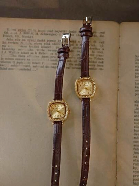 1pc New Vintage French Style Engraved Gold Square Small Dial Women's Watch, Fashion Minimalist Elegant Luxury Petite Waterproof Coffee Leather Strap Classic Quartz Ladies Wrist Watch Suitable For Daily Wear, Parties And Other Occasions
