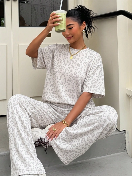 Muchica Vintage White Leopard Print 2pcs Set Women's Loose Striped Round Neck Dropped Shoulder Short Sleeve T-Shirt And Elastic Waist Striped Pants, Winter Sweater Set, Autumn/Winter Casual Set, New Year Outfit, Christmas Pajamas, Brown, Long Sleeve 2pcs Set, Women's Comfortable Spring 2pcs Set,