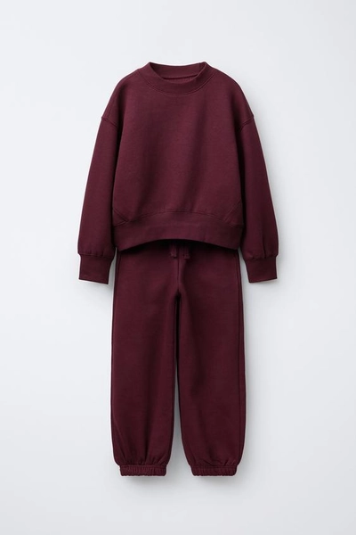 SWEATSHIRT AND JOGGER PANTS SET