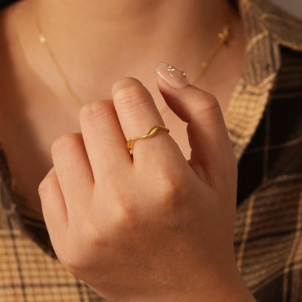 Fav 18K Gold Plated Wave Ring: Modern Minimalist Design