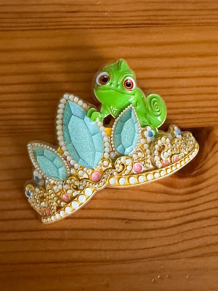 Disney DSSH Pin Pascal Tangled Character Hat Crown Tiara Pin Rapunzel LE300