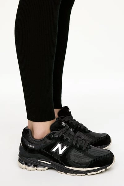 New Balance 2002R Trainers – Black – Women – ARKET EU