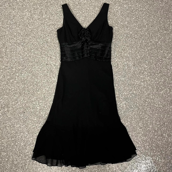 Vintage y2k beaded formal dress
Brand: Cachet
Silk...