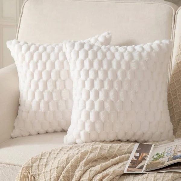 MANDIOO Pack of 2 Cream White Super Soft Plush Fluffy Decorative Throw Pillow Covers 16x16 inch 40 x 40 cm Faux Fur Wool Velvet Cushion Covers Pillow