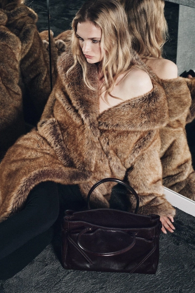 LEATHER CITY BAG