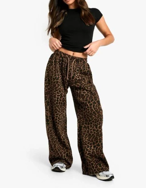 Boohoo Women's Petite Leopard Wide Leg Jogger Pants