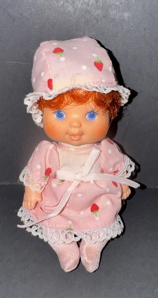 VINTAGE 1984 KENNER STRAWBERRY SHORTCAKE 5" SMALL BERRY BABY DOLL ONLY