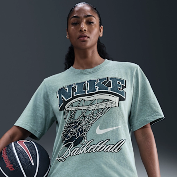 Nike Women's Loose Graphic Basketball T-Shirt