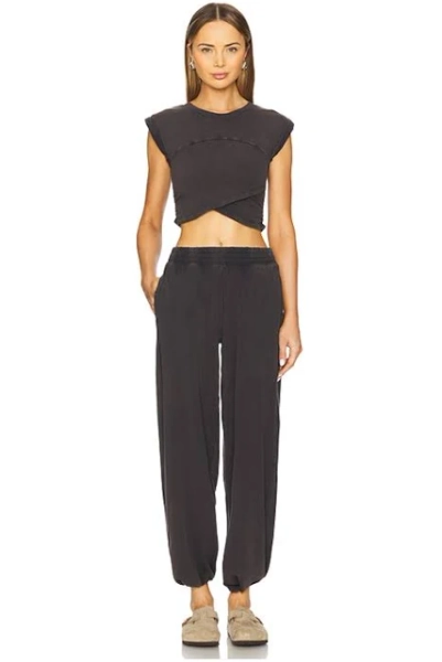Free People x FP Movement Hot Shot Cross Over Set in Charcoal - size XL