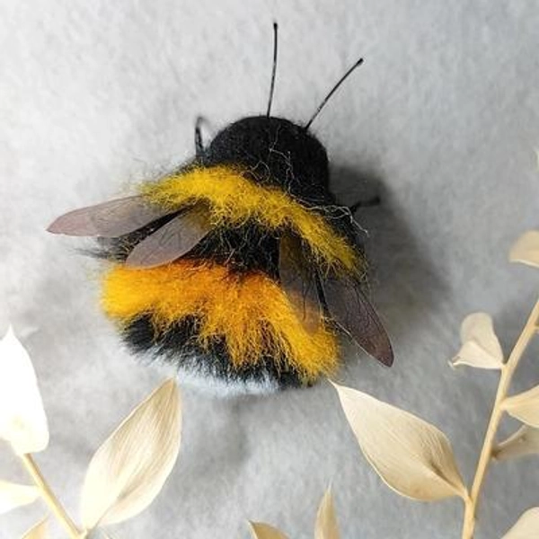 Bumble bee. Needle felted from pure wool fibre. Length 4 cm