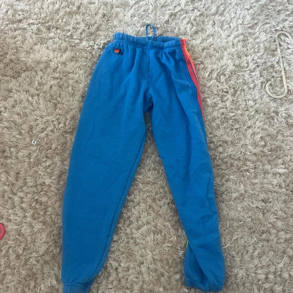 Blue aviator nation sweatpants!
Size xs
super...