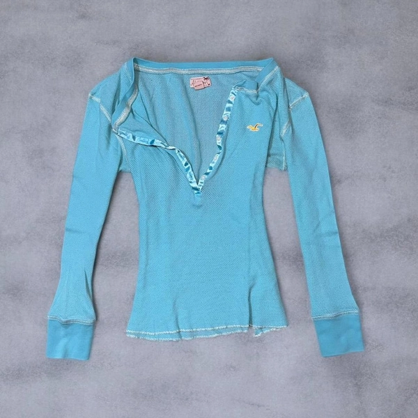 Same/next day shipping! ˚ ༘ ♡ ⋆｡˚ 
2000’s vintage...