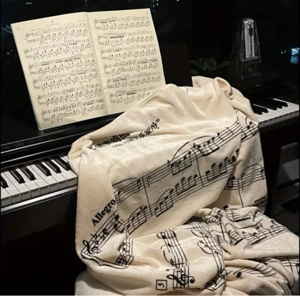 Плед с принтом нотной записи пианино (Large Vintage Piano Music Score Throw Blanket)
