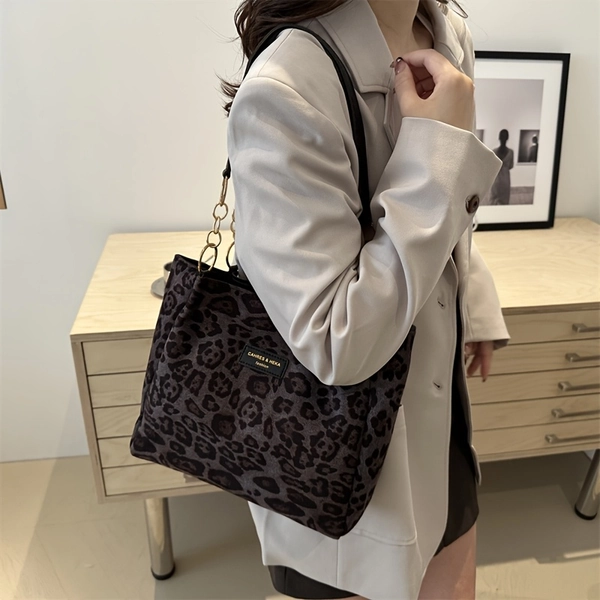 KRYEON Women's Large Capacity  Leopard Print Tote Bag with Zipper Closure, Structured Bottom & Fixed Strap - Retro Crossbody/Handbag for Work, School, Travel - Brown/Coffee/Khaki/Pink, Gift-Purse for Professionals & Students