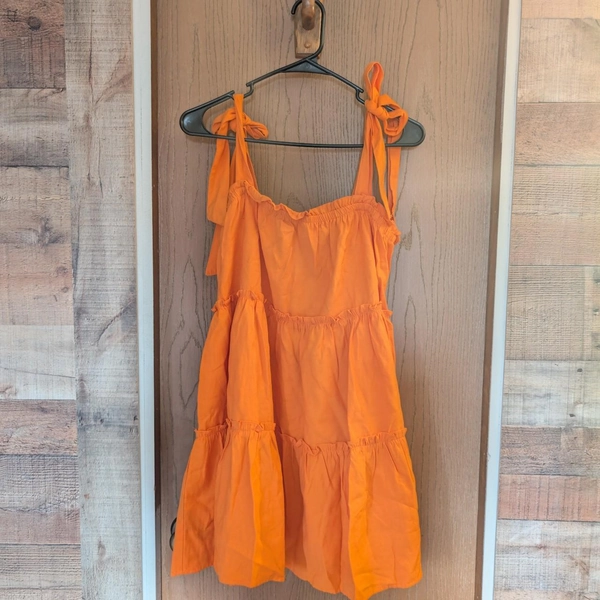 orange dress