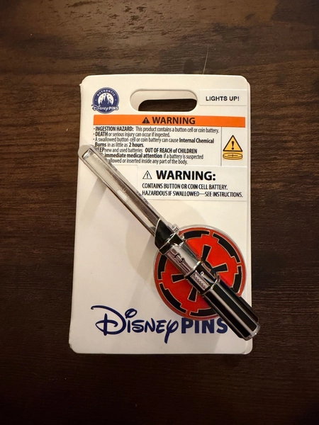 Red LIGHTSABER Light-up Pin – Star Wars