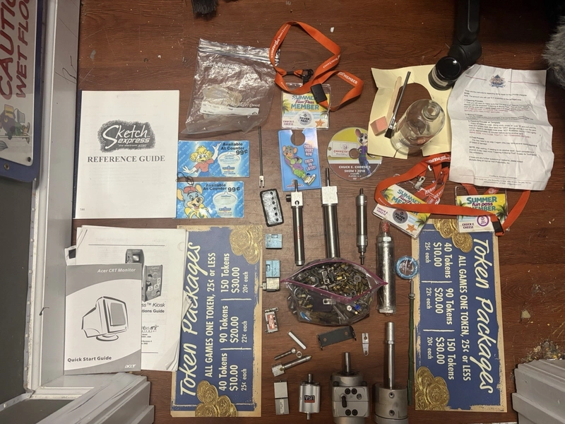 HUGE Chuck E Cheese Animatronic Collectible Lot