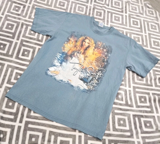 Vintage 2007 Taylor Swift Debut Album Original concert Tour T Shirt Size large 