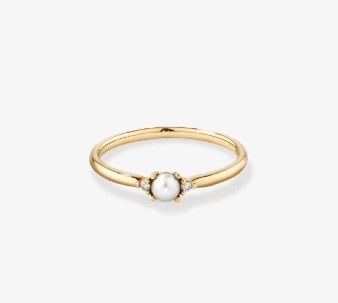 3 stone ring with cultured freshwater pearl diamonds in 10kt yellow gold
