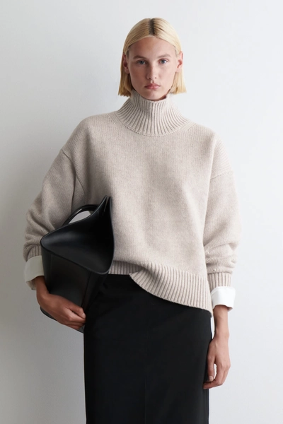 CHUNKY FUNNEL-NECK WOOL JUMPER
