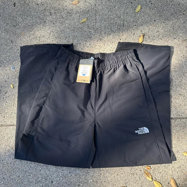 New with tags The North Face women’s relaxed fit...