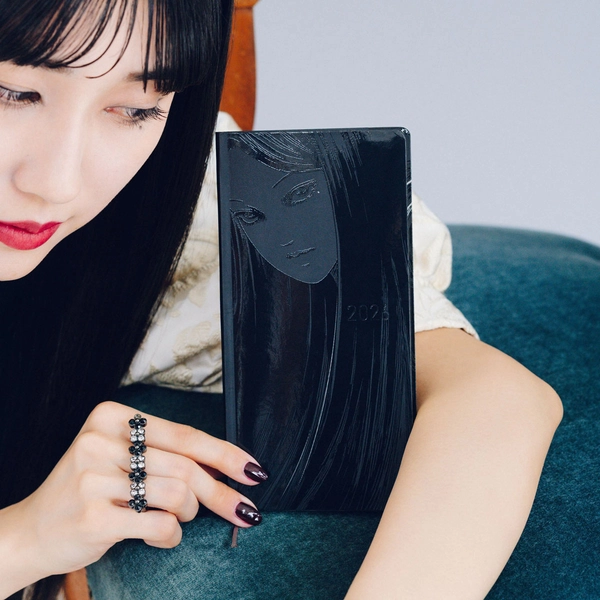 Junji Ito: Tomie - Haunting Beauty Weeks Hardcover Book / Weekly Horizontal / ENG or JPN edition / Jan start / Mon start - Techo Lineup - Hobonichi Techo 2026