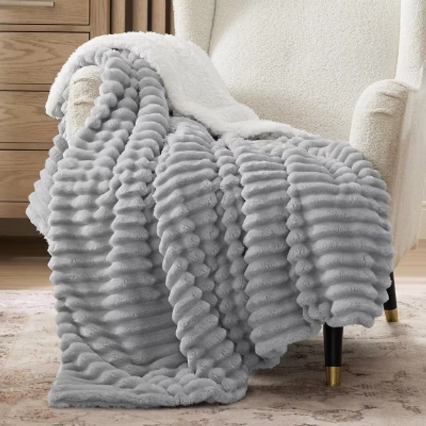 Bedsure Fleece Throw Blanket for Couch - Super Soft Cozy Fleece Thick Warm Blanket for Winter, Plush Grey Throw Gift for Women, 50x60 Inches