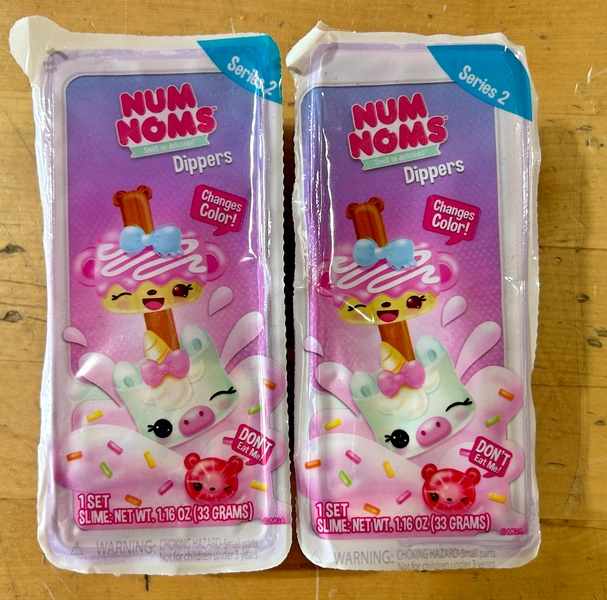 Num Noms Snackables Dippers Series 2-1  (2-PACK) *DMG PKG   -  *NOT FOOD