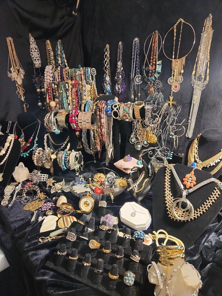 2 LBS Wearable Jewelry Lot Vintage to modern Estate sale, Unsearched & Reseller, Clean No Grime .